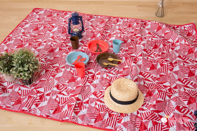 日本現代百貨 - 可機洗 撥水加工衍縫野餐墊(4-5人)-幾何三角-藍 (L(140x180cm))