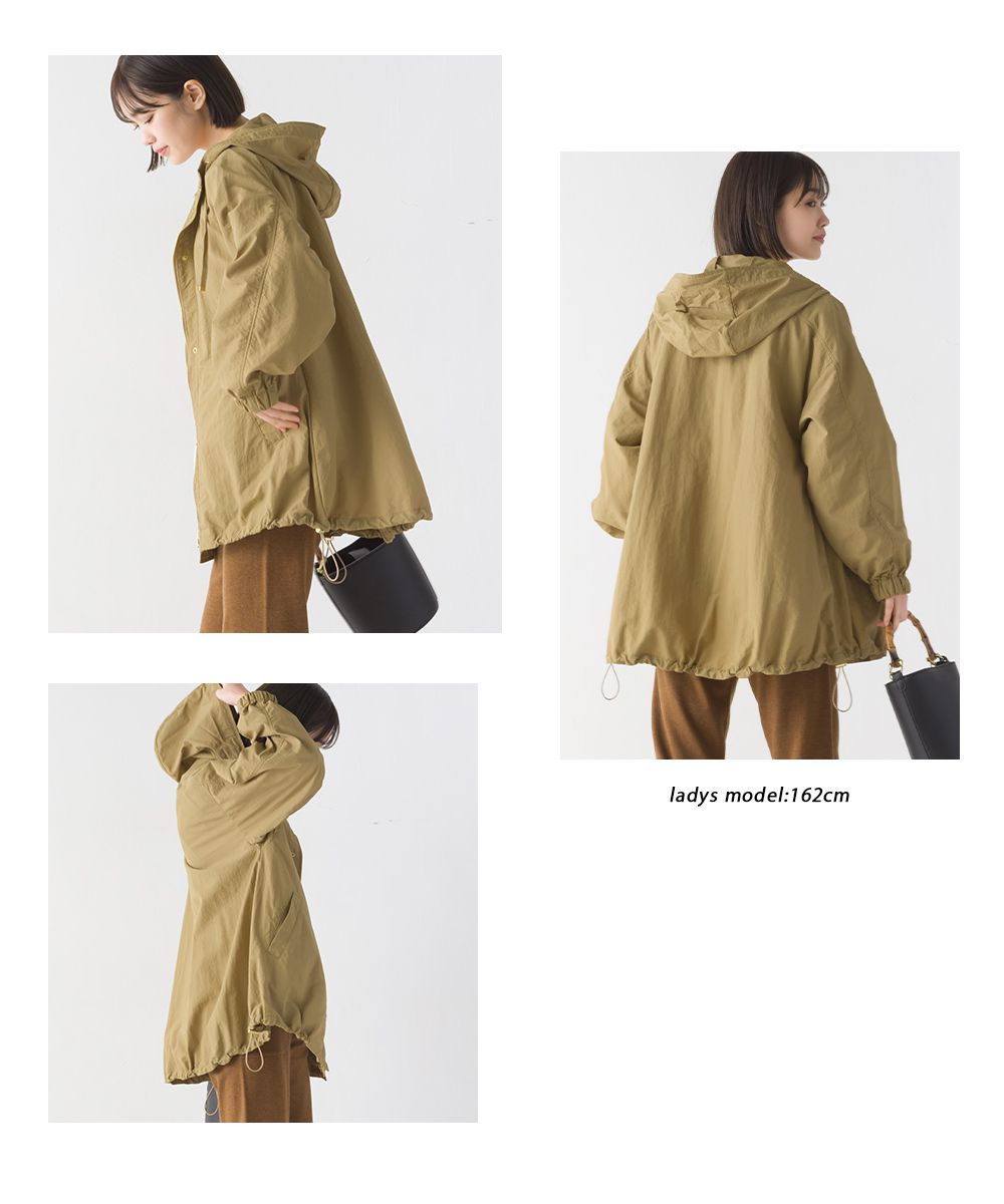 日本 OMNES - 撥水加工 輕量抽繩長版連帽風衣外套-卡其