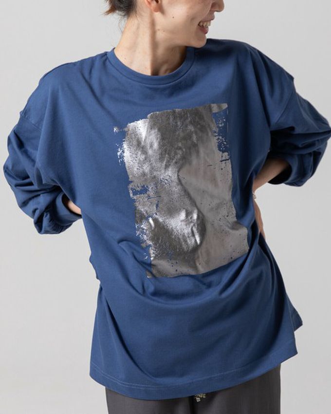 日本 gleam - 燙金時尚光澤廓形寬版長袖上衣-炭黑x銀