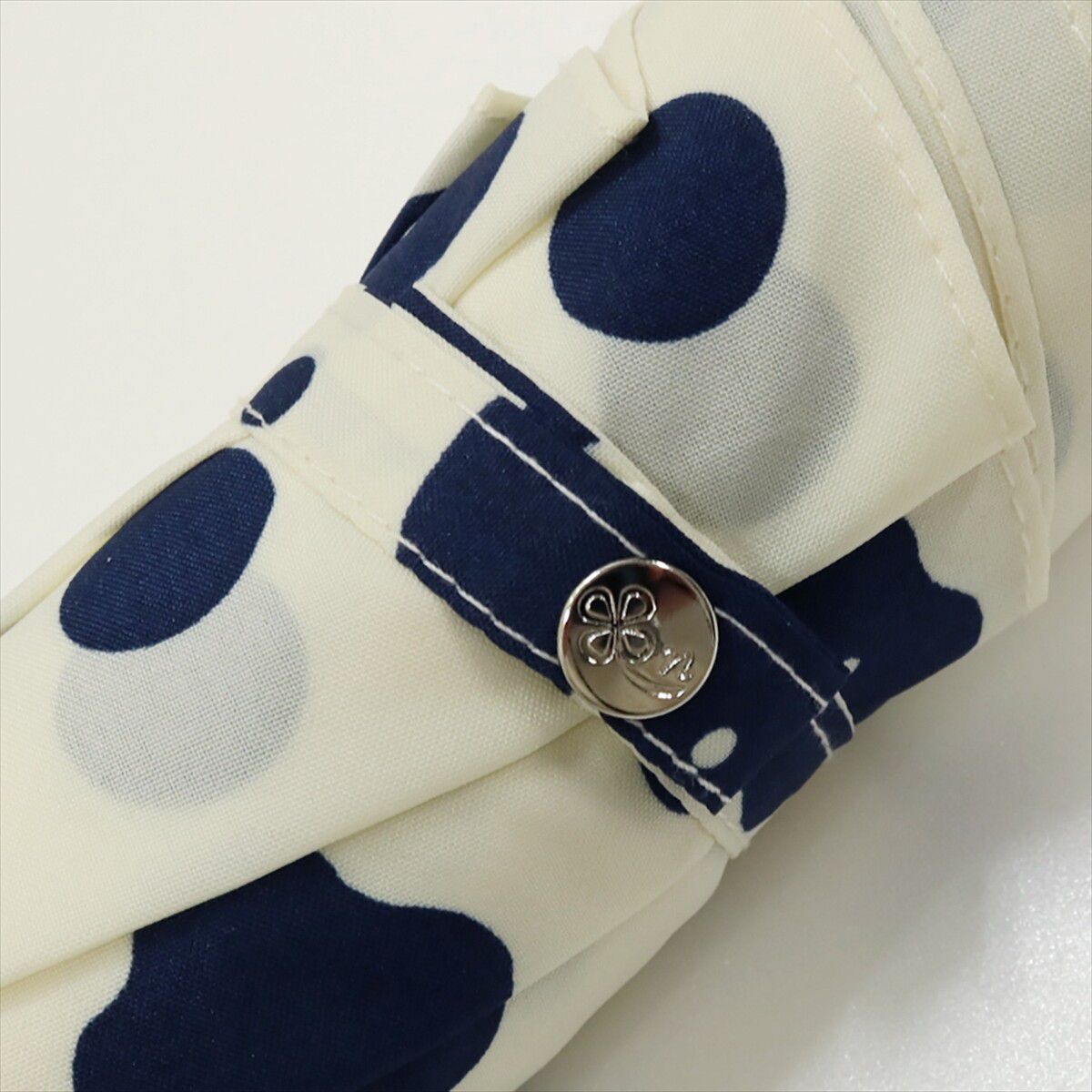 日本 nifty colors - 抗UV輕量 晴雨兩用折疊傘-點點花朵-深藍 (直徑98cm/201g)-90.0%