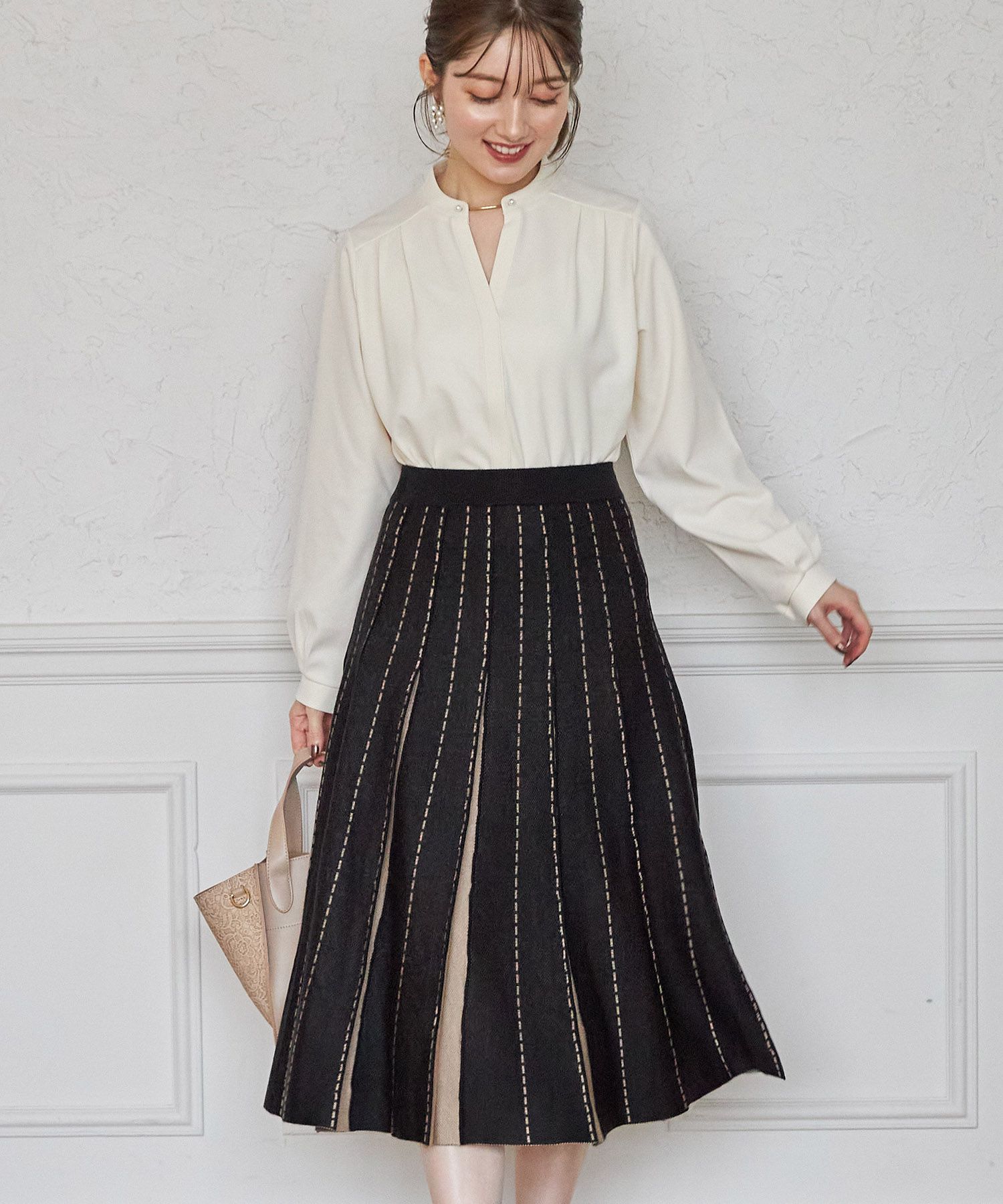 日本 tocco-closet - 低調撞色針織百褶長裙-時尚黑