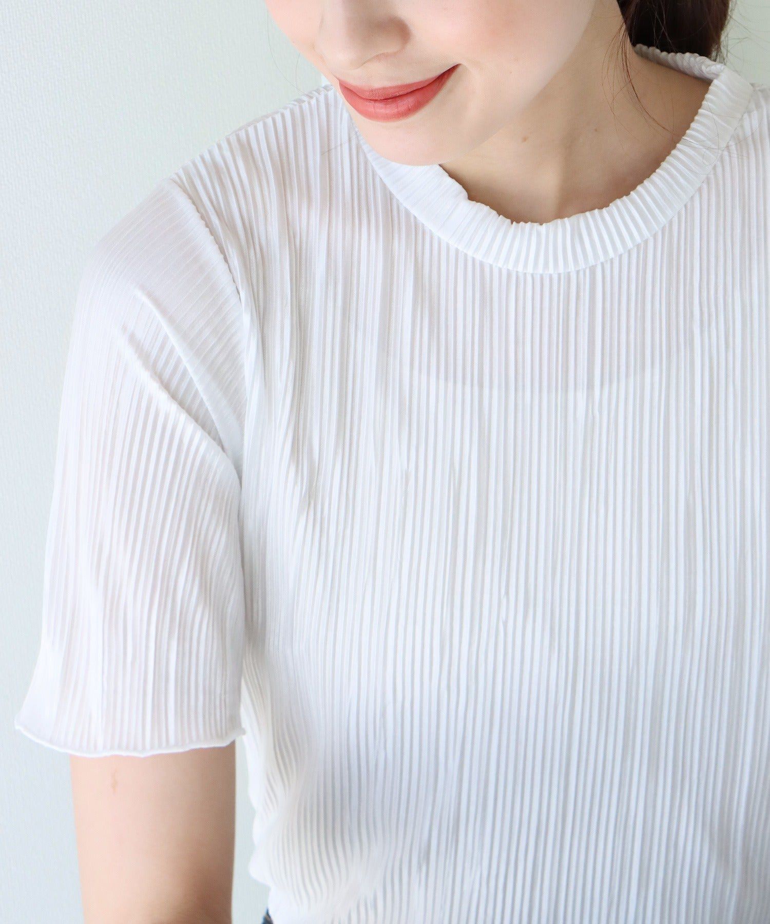 日本 BLUE EAST - 圓領貝殼紋光澤短袖上衣-卡其