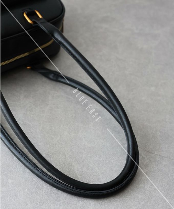 日本 BLUE EAST - 雙口袋簡約都會風肩背包-氣質黑