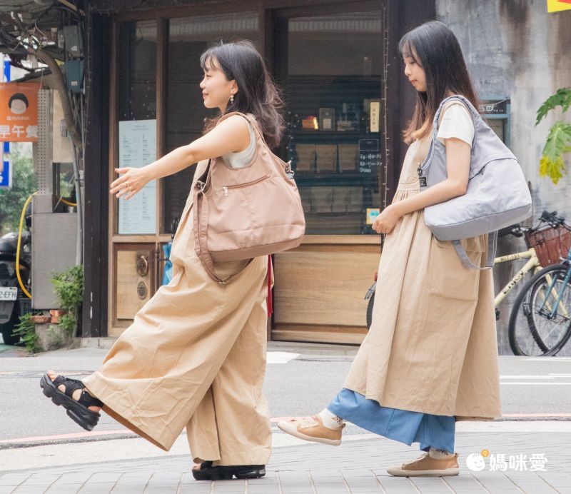 日本 polkapolka - 休閒風 10口袋大容量肩背包/媽媽包-焦糖棕