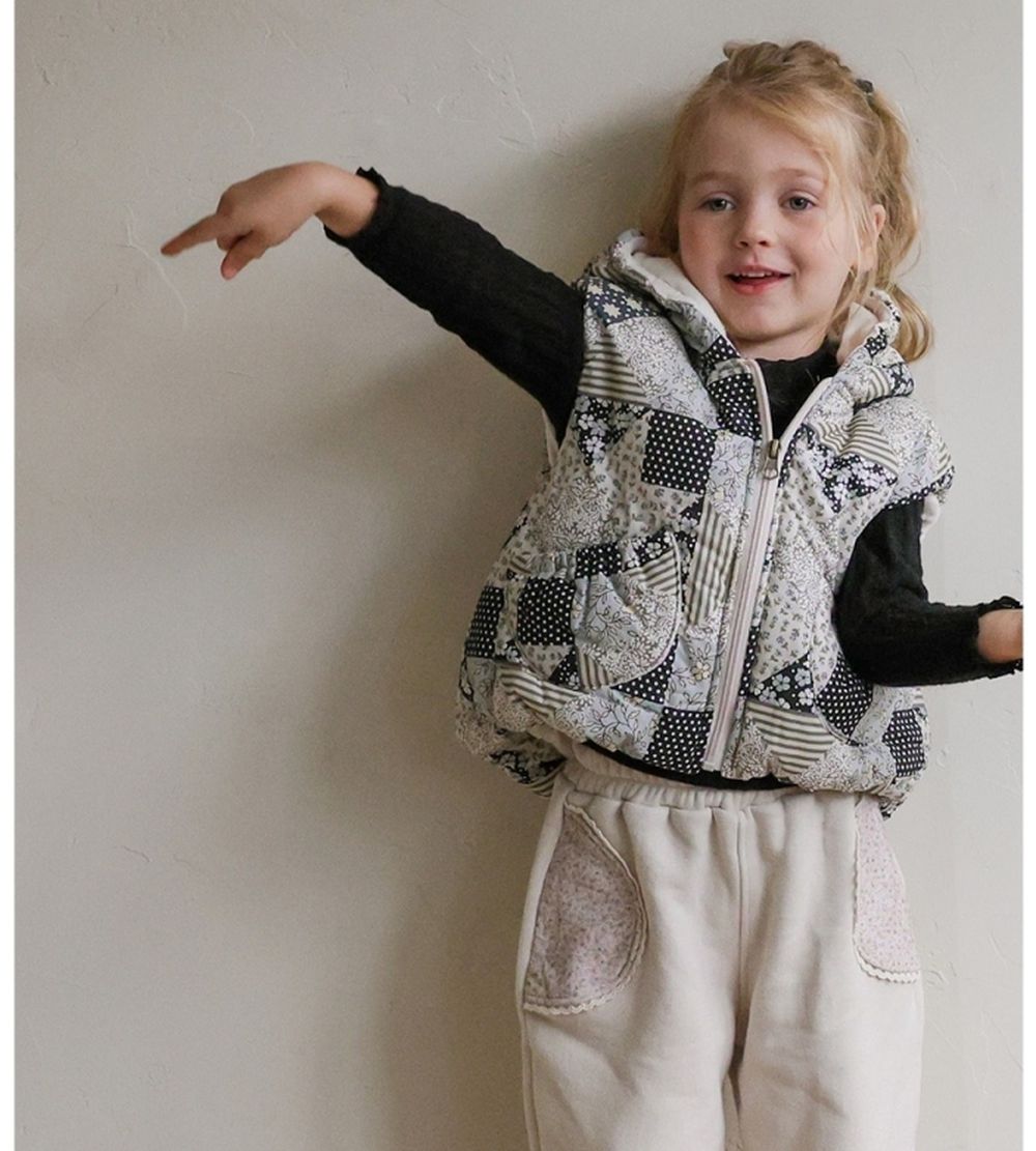 Puellaflo 文藝拼接風保暖鋪棉連帽背心-黑X米