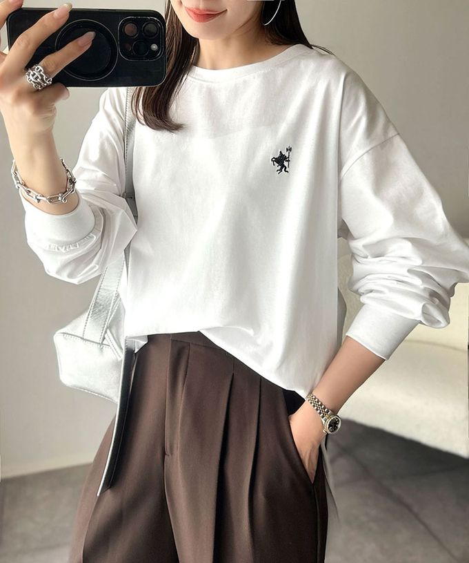 日本 Classical Elf - 休閒背扣logo刺繡寬版長袖上衣-淺卡其