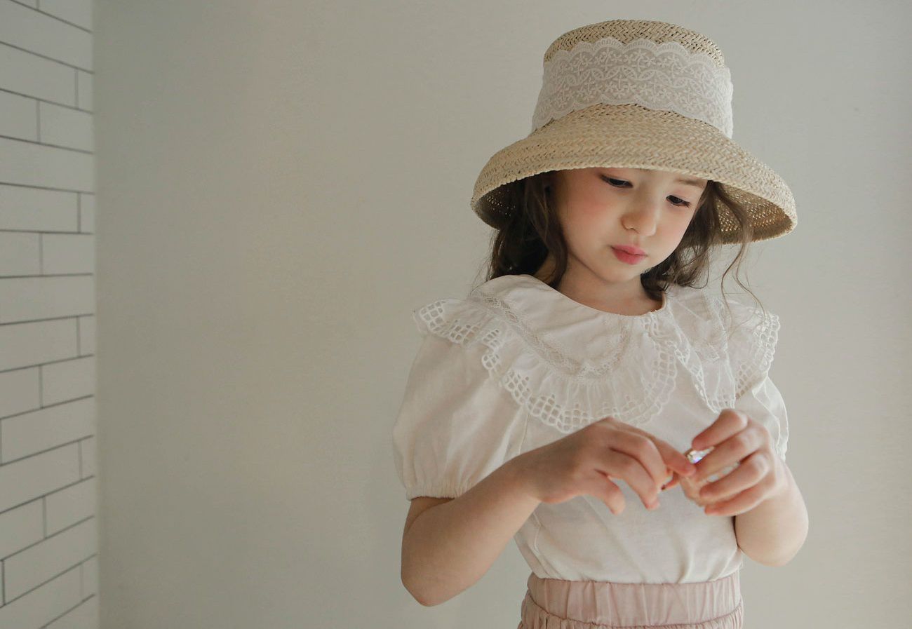 韓國 PuellaFLO - 鏤空格子大白領上衣-象牙白