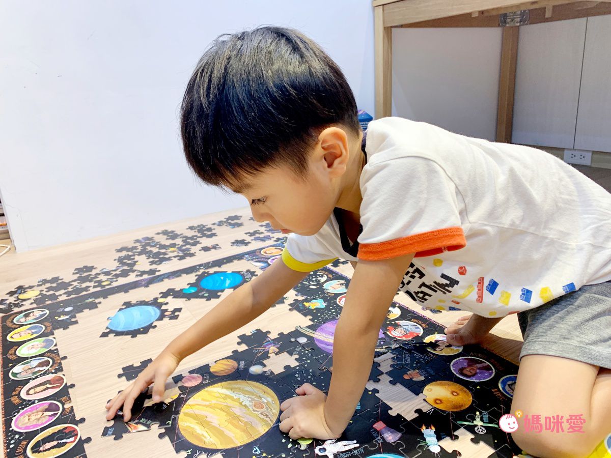 Banana Panda - 真正超大地板拼圖-宇宙探險300片+中英文科普海報