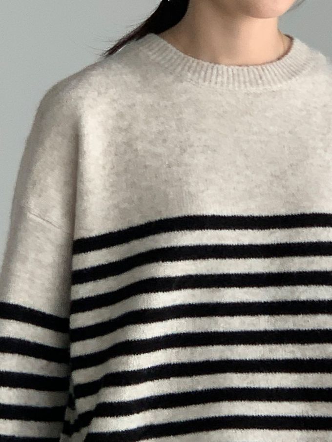 韓國女裝連線 - 條紋點綴寬鬆版型針織上衣-燕麥杏 (FREE)