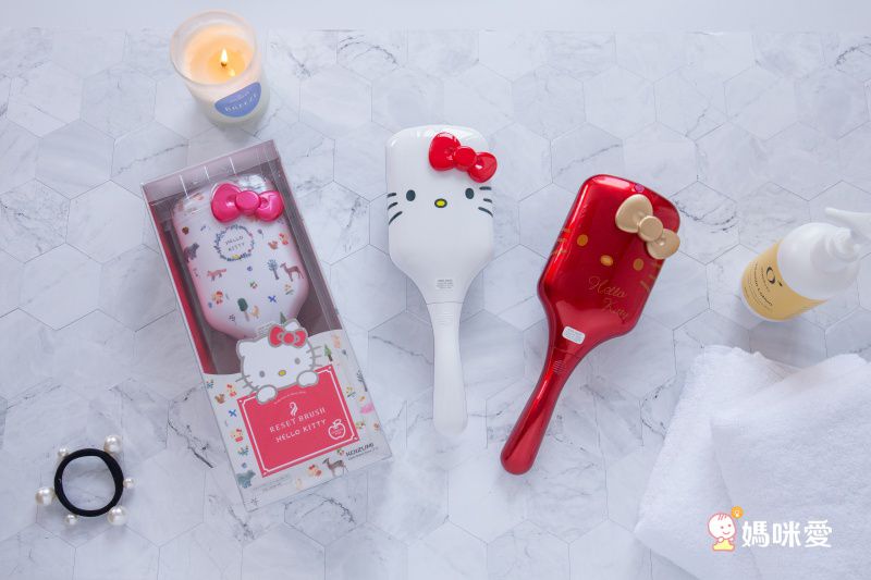 一梳改善毛躁！ Hello Kitty 音波磁氣美髮梳 日本小泉成器
