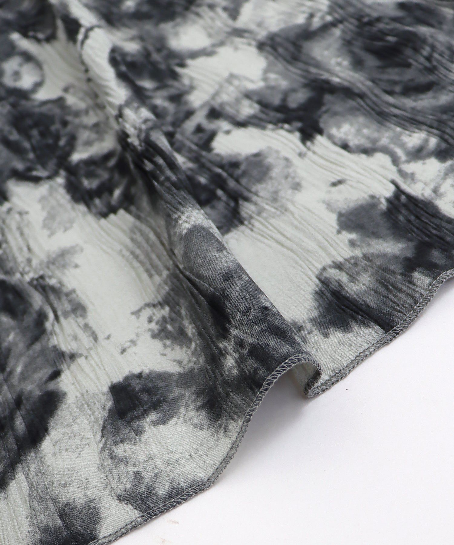 日本 BLUE EAST - 優美渲染修身長裙-黑