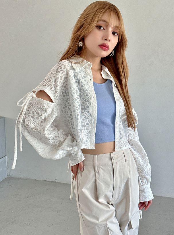 日本 GRL - 幾何雕花短版長袖襯衫-米杏 (F)