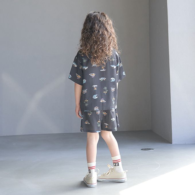 日本 b-ROOM - 滿版時髦印花休閒襯衫-衝浪-炭黑