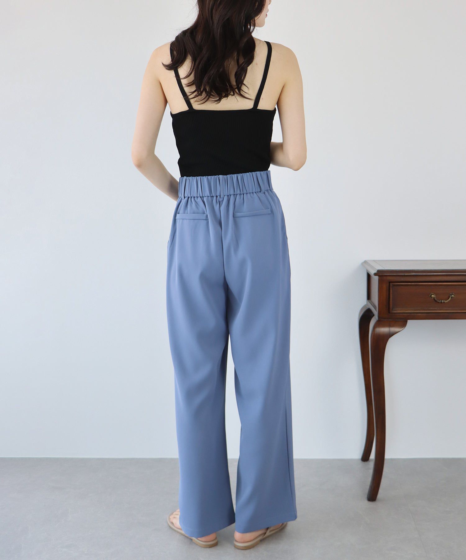 日本 BLUE EAST - 質感百搭垂墜感西裝褲-米灰