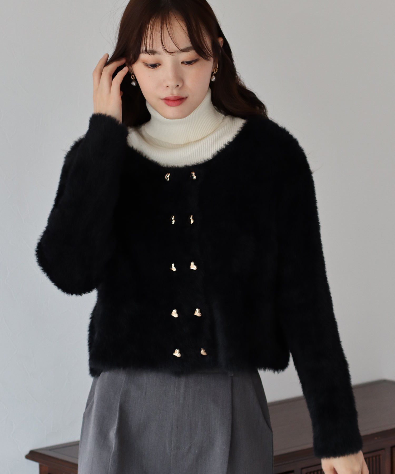 日本 BLUE EAST - 毛茸茸雙愛心排扣外套-米杏