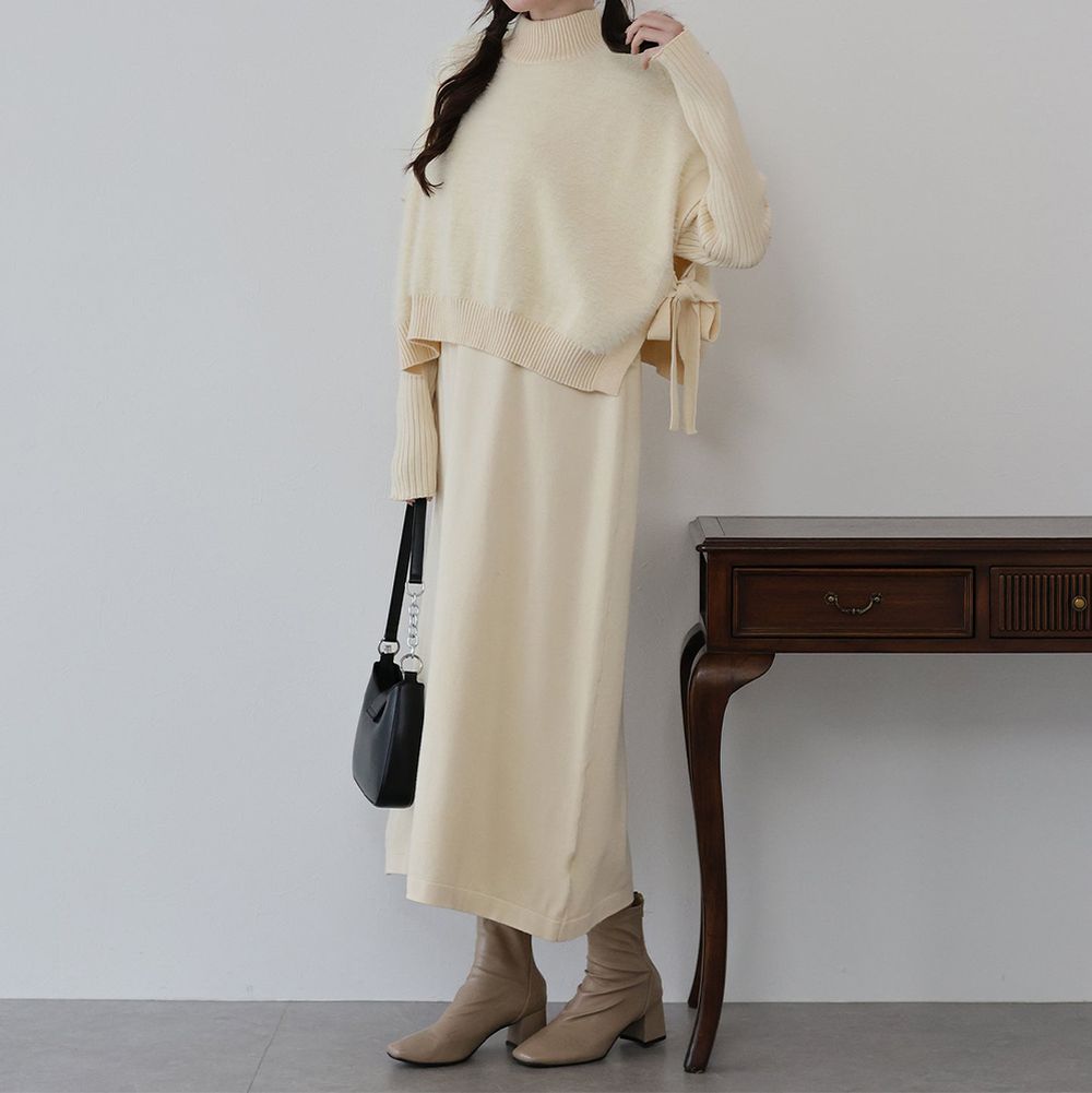 [經典款]氣質針織斗篷長袖洋裝2件組(毛絨款)-米杏