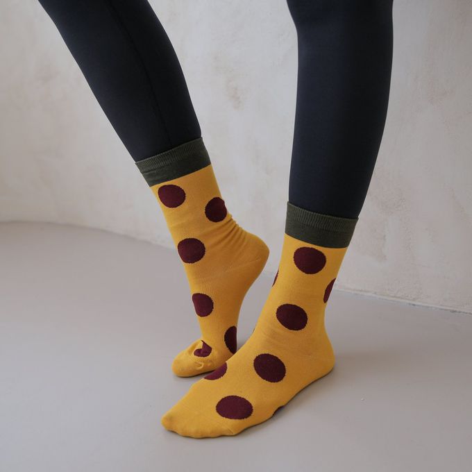 韓國Marian - 撞色大圓點中筒襪-白X黑 (Free)