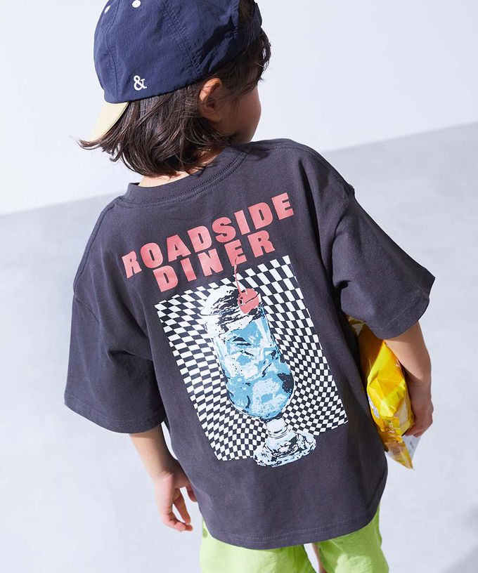 日本 devirock - 100%棉 定番印花短袖上衣-追逐星星-炭黑