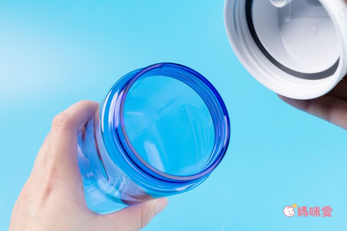 美國 Owala - Freesip Tritan 彈蓋+可拆式吸管運動水壺｜專利雙飲口｜-740ml