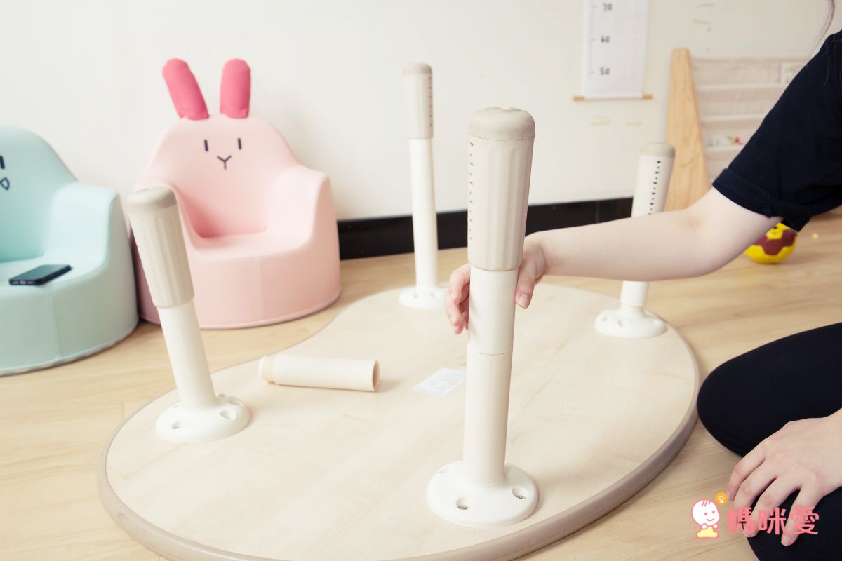 iloom怡倫家居 - Tinkle-Pop 兒童800型 三段式幸運草成長桌-原木色