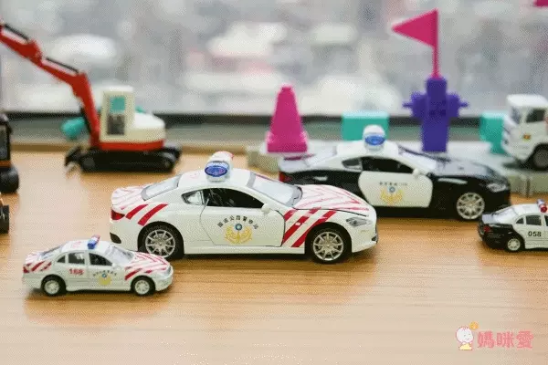 樂彩森林 - 迷你合金車-垃圾車(148)-滑行