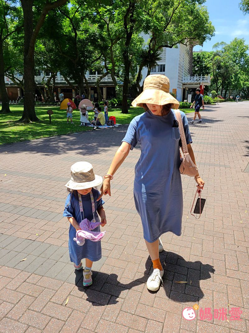 日本服飾代購 - (兒童)UPF50+ 純棉大帽簷遮陽帽-附帽帶-米X橄欖綠 (頭圍54cm)