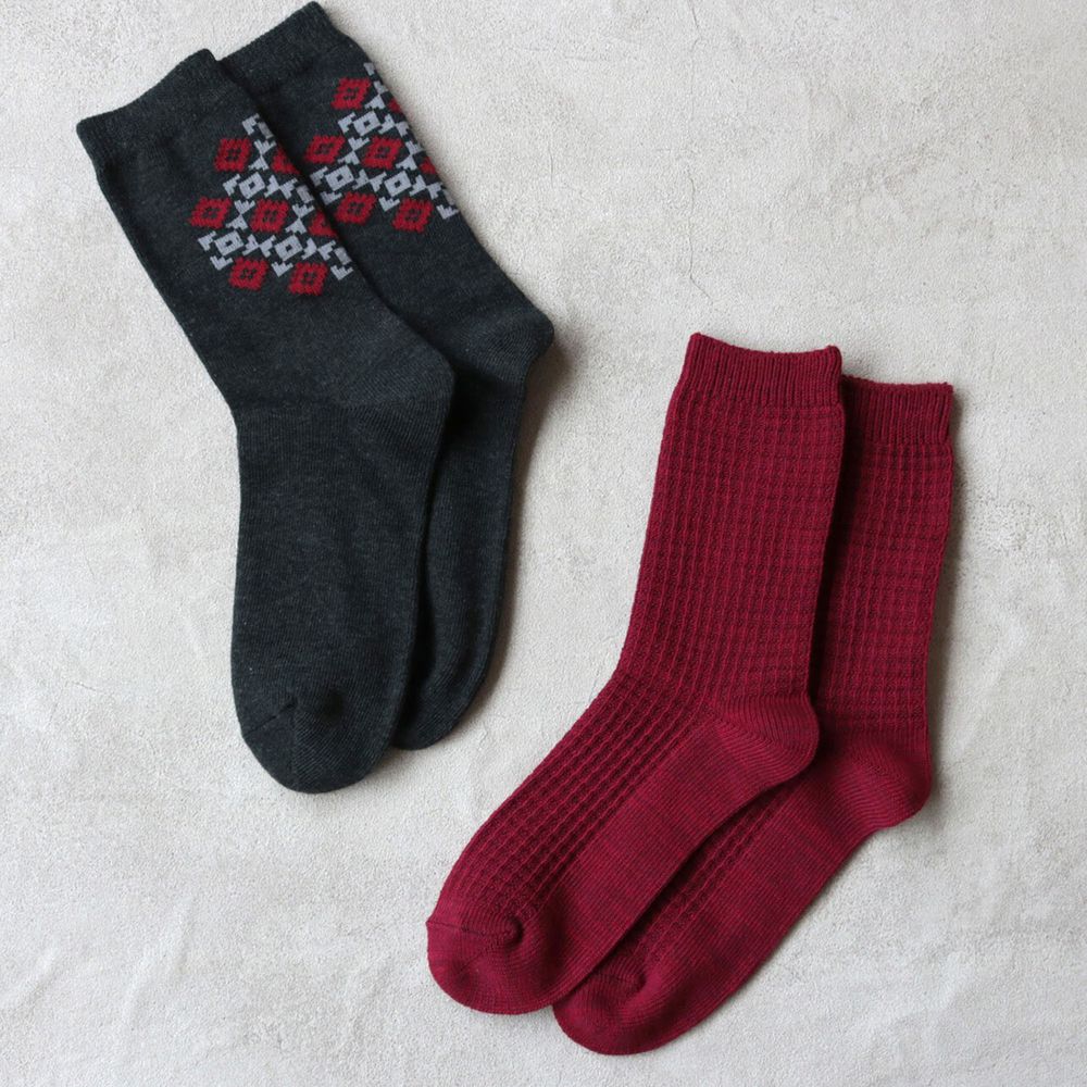 日本 KIVISDOU - (媽媽)中筒襪-超值兩雙組-圖騰x素面-B(深灰x酒紅) (22.5-24.5cm)