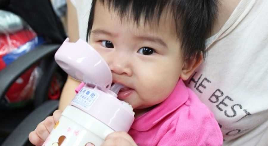 如何訓練寶寶喝水