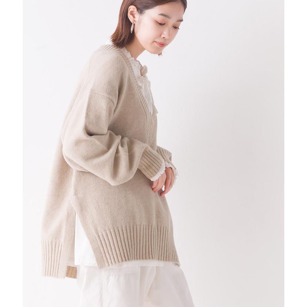 日本 OMNES - 羊毛混舒膚V領針織毛衣-淺灰米-3025