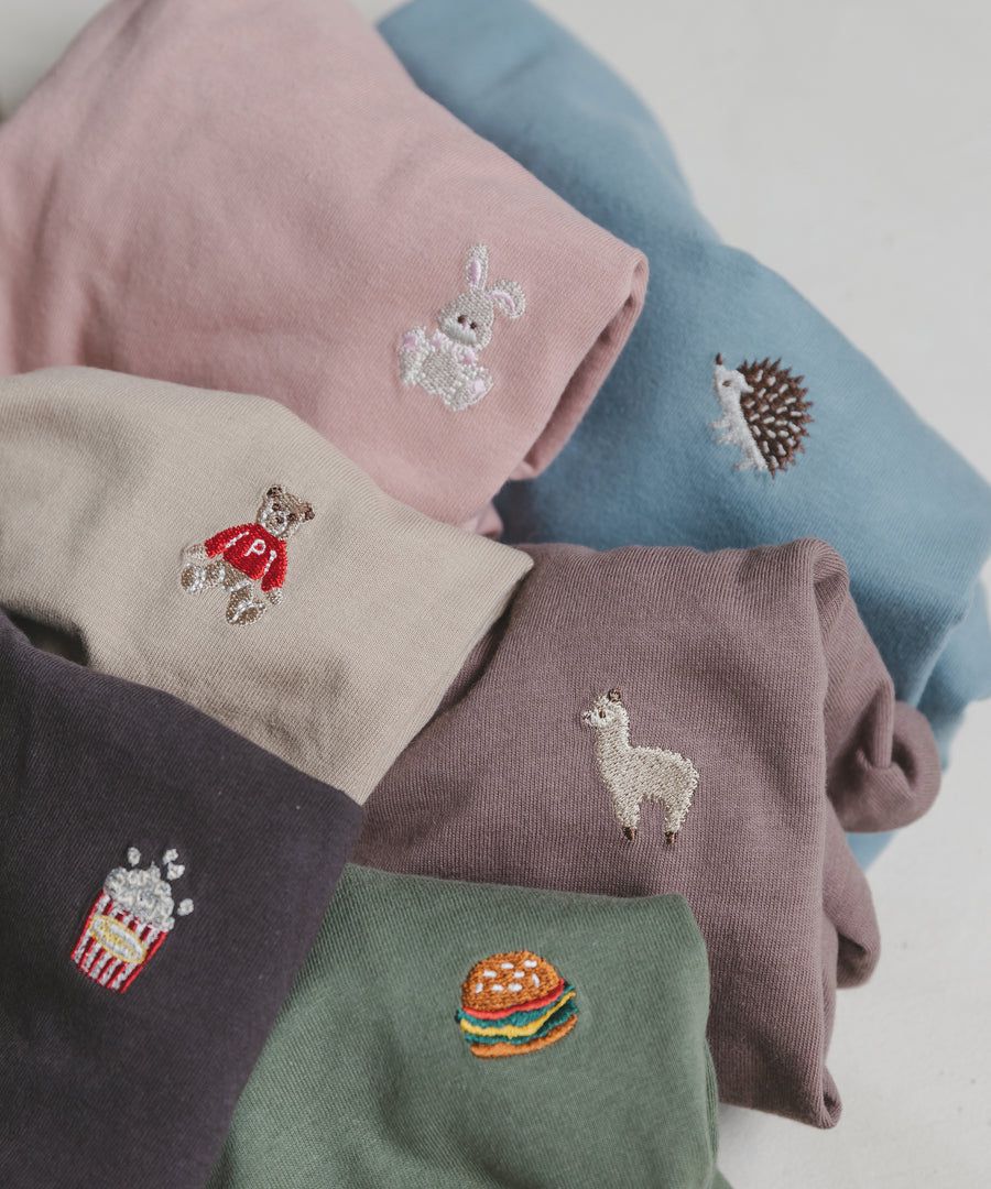 日本 PAIRMANON - 柔棉100% 圓領薄長袖上衣-刺繡美式漢堡-軍綠