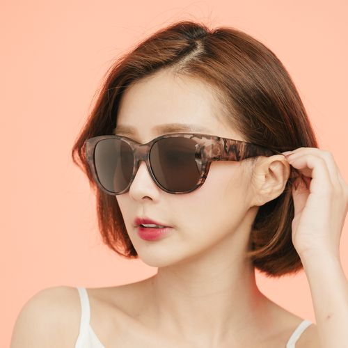 經典亞麻棕色豹紋全罩式偏光墨鏡│外掛式UV400太陽眼鏡包覆套鏡│車用太陽眼鏡│近視可戴外掛寶麗來墨鏡