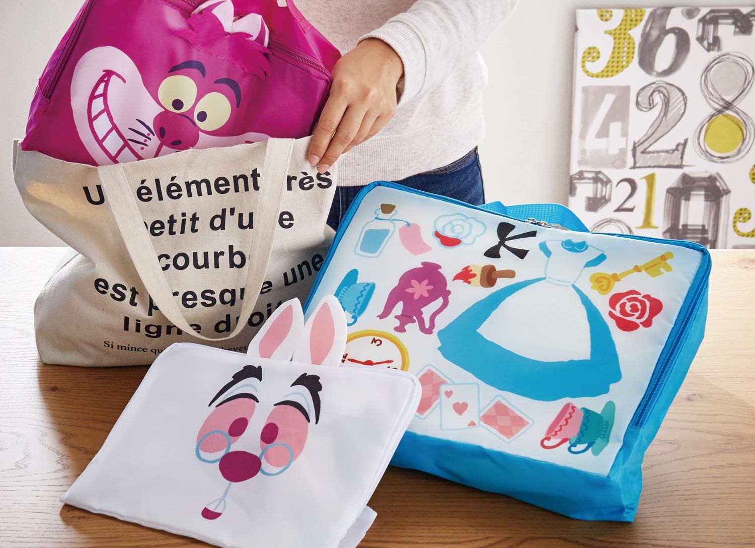 日本代購 - 衣物收納袋-奇奇蒂蒂 (M(34x10x26cm))