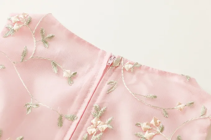 日本 Catherine Cottage - 精緻花朵刺繡薄紗洋裝/小禮服-附繡球花別針-粉紅