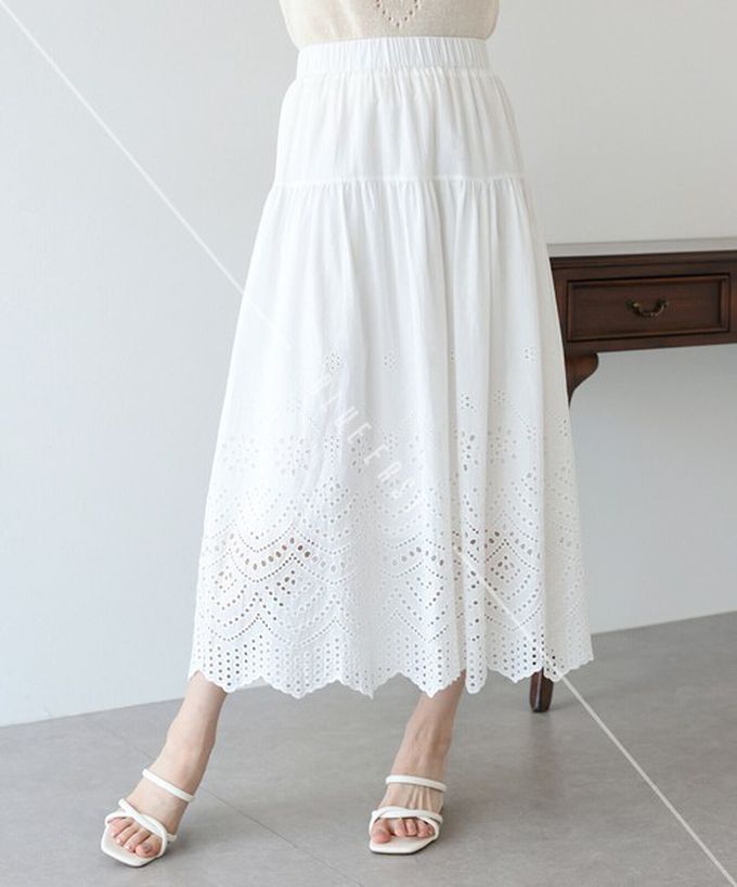 日本 BLUE EAST - 甜美雕花蕾絲下擺鬆緊長裙-水藍