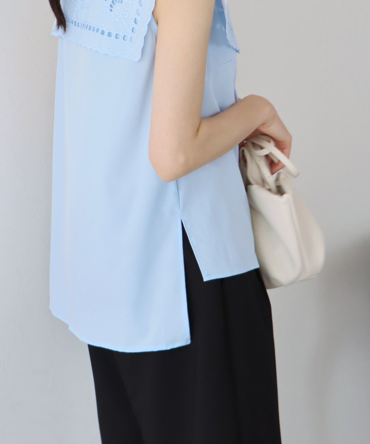 日本 BLUE EAST - 甜美蕾絲方領無袖上衣-水藍