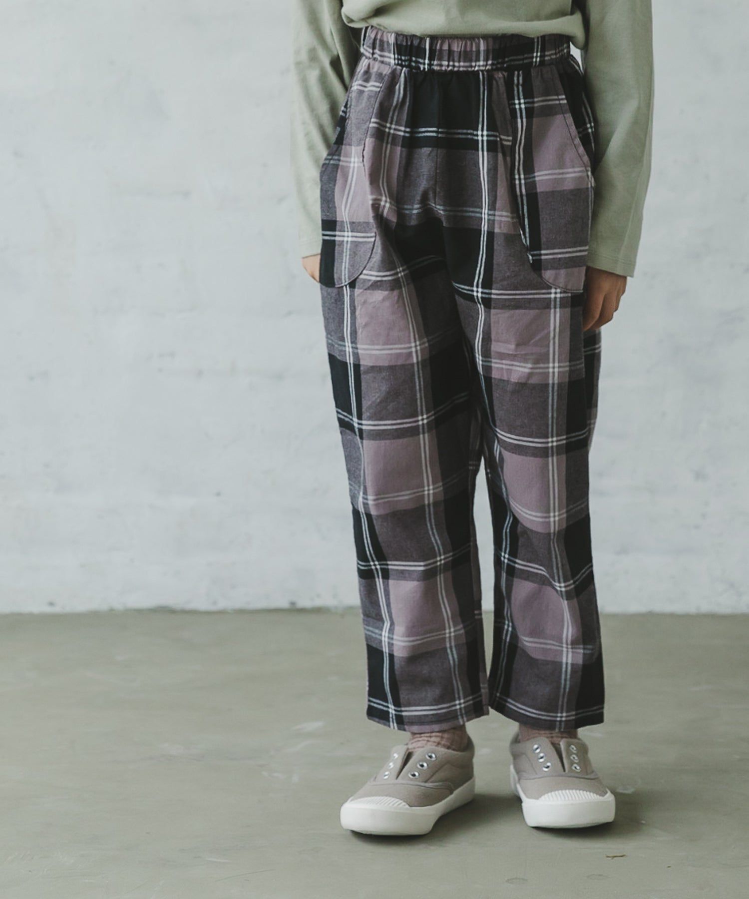 日本 PAIRMANON - 百搭鬆緊長褲-細直條紋-黑