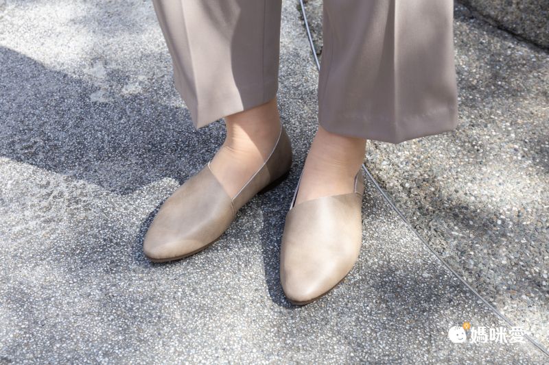 日本女裝代購 - 日本製 氣質簡約精靈平底鞋-海軍藍