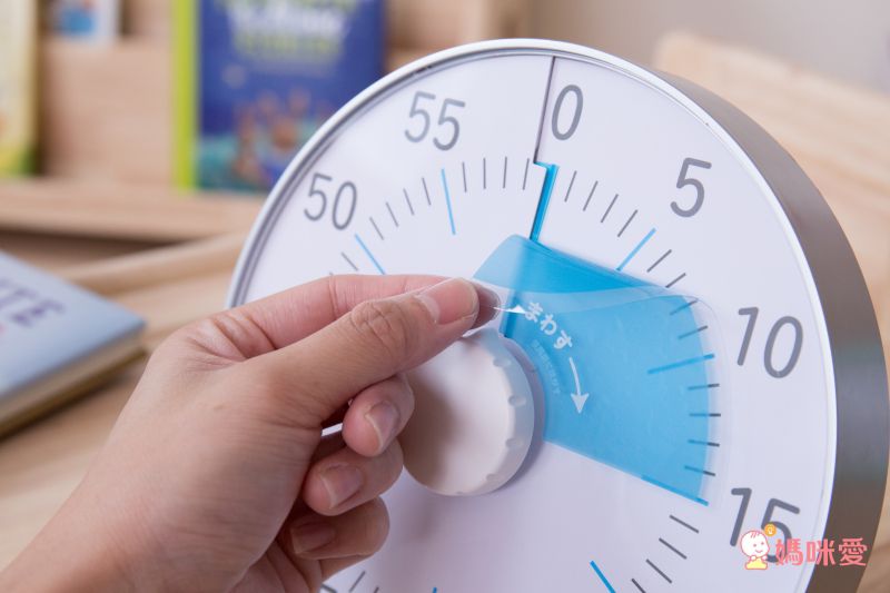 【日本SONiC 】一秒挺胸直腰！兒童學習椅墊Ｘ專注力時鐘新登場