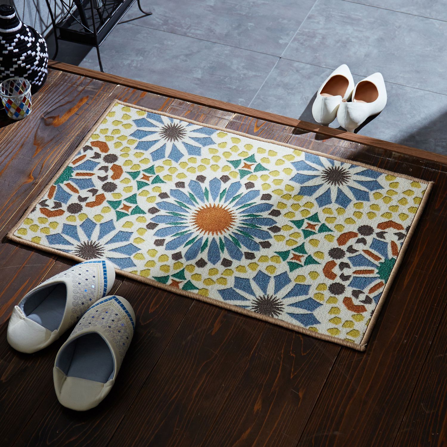 日本千趣會 - 質感腳踏墊(玄關/房門)(附防滑片*2)-萬花筒-藍黃 (50x80cm)