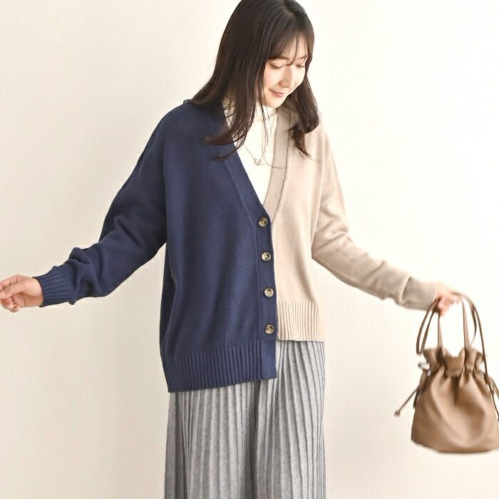 日本 ihuu - V領不對稱撞色薄針織外套-深灰x黑