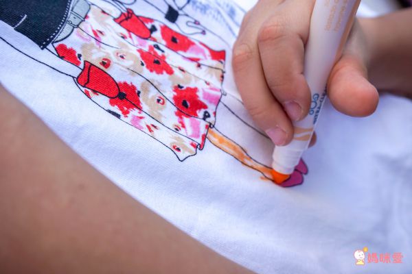 幫芭比製作獨一無二的裙子 ❤ 可重複製作～超好玩！