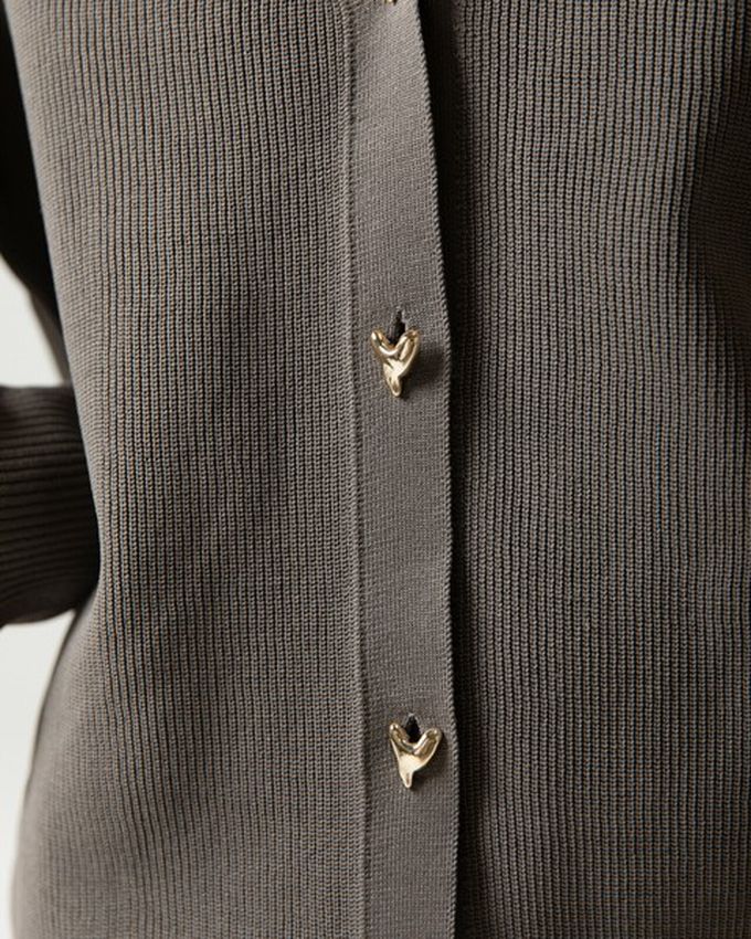 日本 gleam - 愛心金屬扣柔美羅紋開襟衫/外套-米白