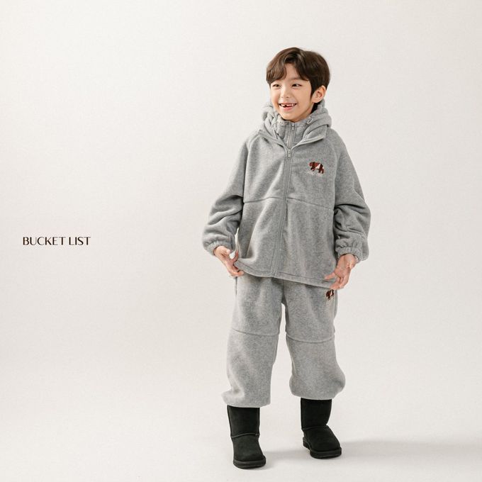 韓國 BUCKET LIST - 鬆緊腰刺繡熊搖粒絨縮口褲-黑藍