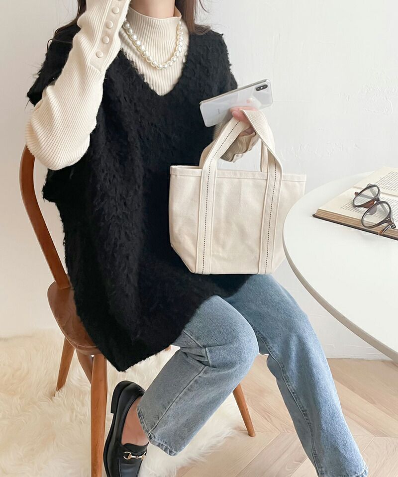 日本 Classical Elf - V領輕量柔軟毛絨穿搭背心-灰棕