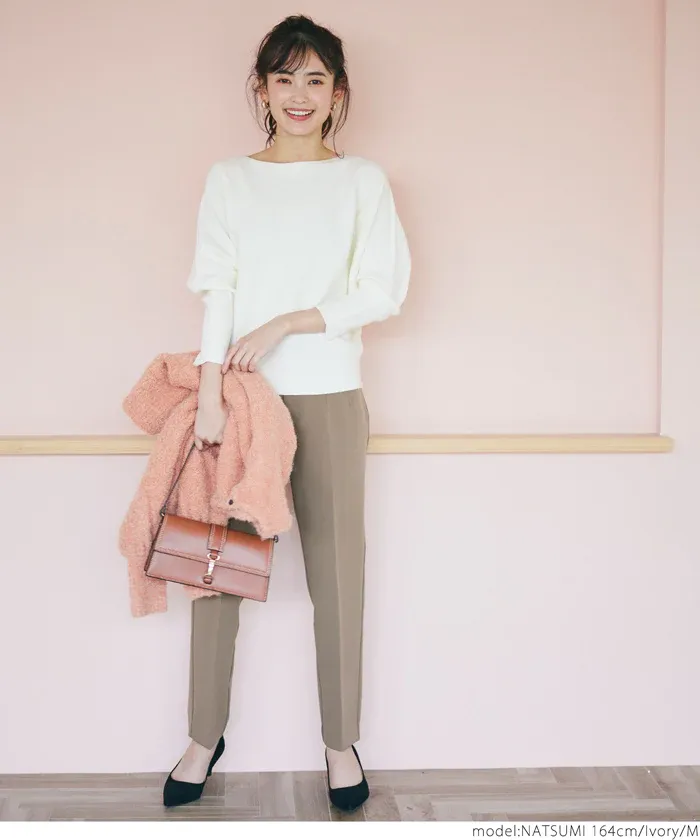 日本 COCA - 顯瘦船型領薄針織上衣-米