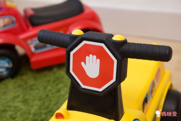 美國Fisher-Price 費雪 - 費雪牌 歡樂校車騎乘玩具