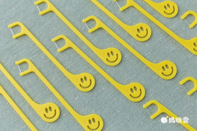 日本西松屋 - 幼童用牙線棒(6個月～)-黃-30入