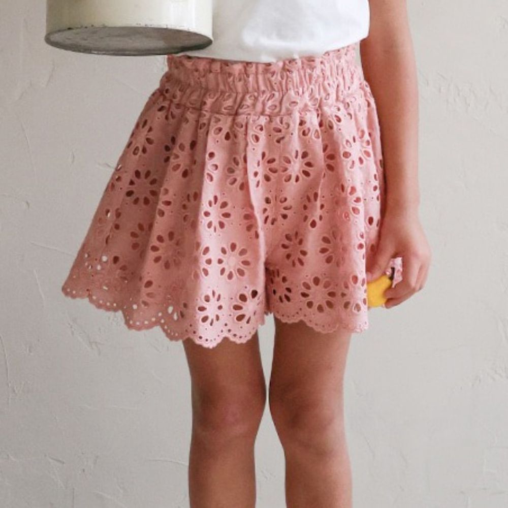Puellaflo 鬆緊腰花形鏤空感短褲-粉