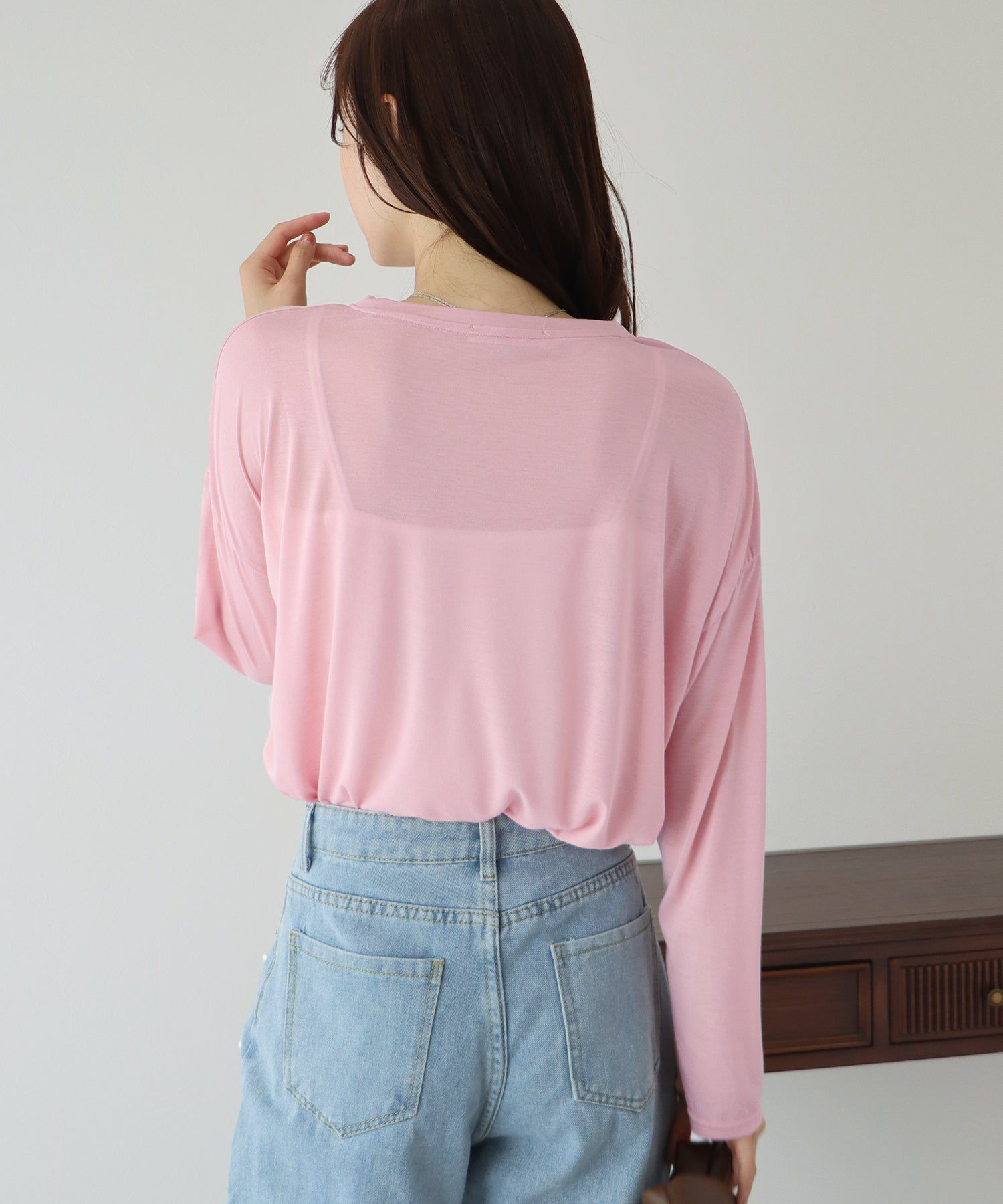 日本 BLUE EAST - 柔軟薄透落肩長袖上衣-粉