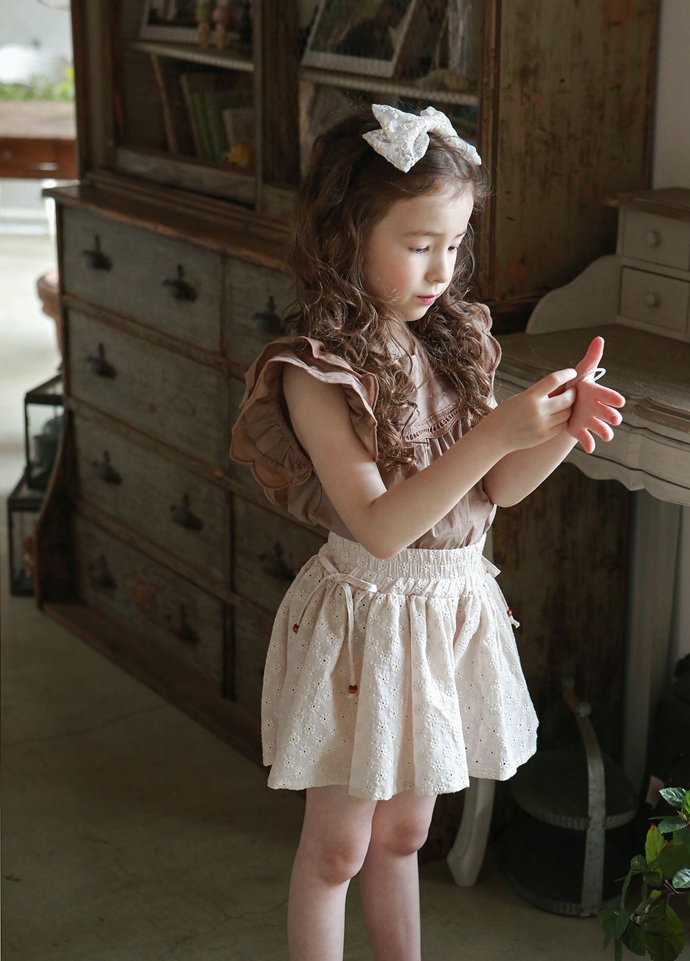 韓國 PuellaFLO - 蝴蝶狀荷葉袖上衣-摩卡